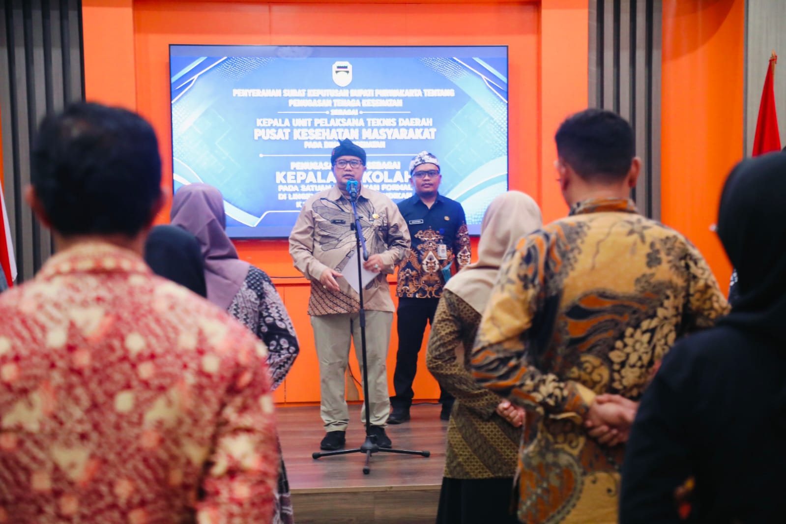 Penyerahan S K Penugasan Kepala Sekolah Dan Pengangkatan Kepala Puskesmas